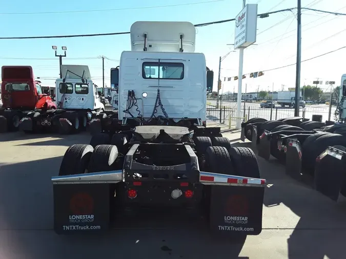 2019 VOLVO VNL64T-300