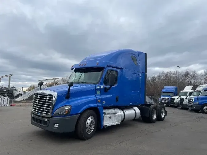 2020 Freightliner X12564ST