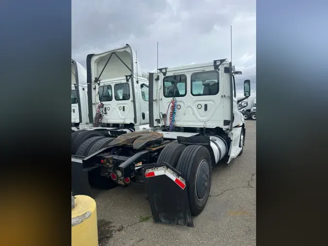 2020 FREIGHTLINER/MERCEDES NEW CASCADIA 126dc4bf7a804fc397c98b040b81ae6e5b1