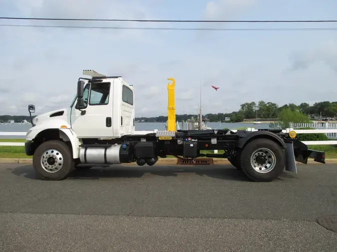 2017 INTERNATIONAL 4300