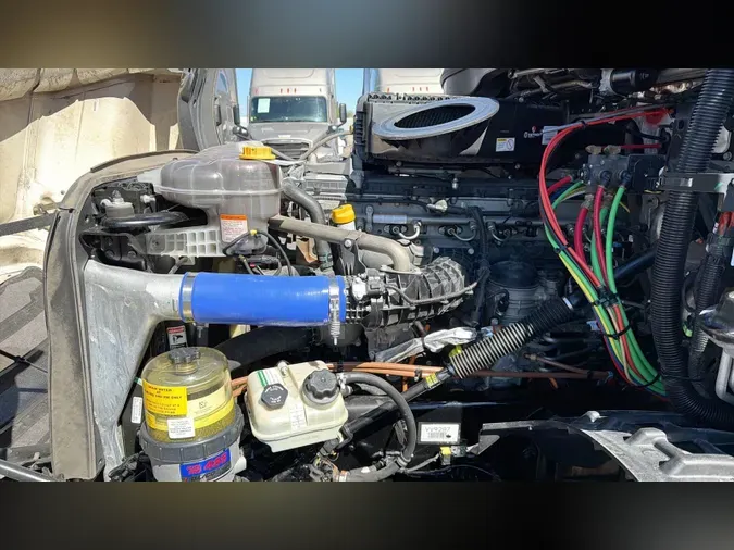 2025 Freightliner Cascadia 126dc50b593a78ae024bd878a71eed529b1
