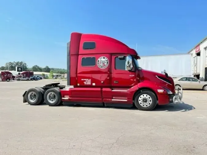 2023 VOLVO VNL64T860