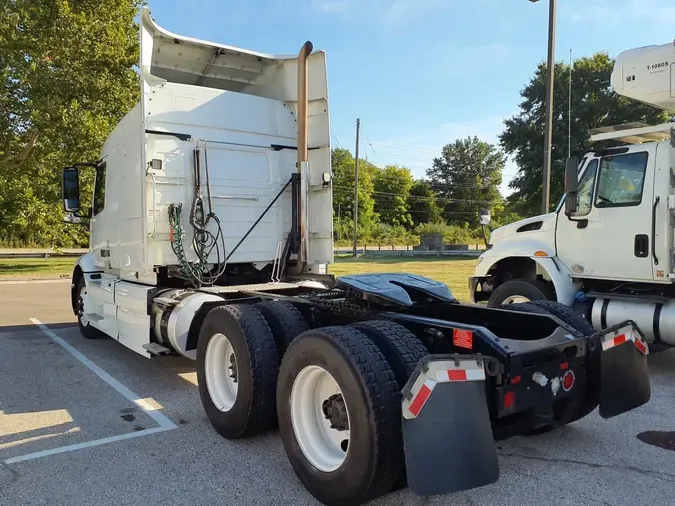 2020 VOLVO VNR64T-640