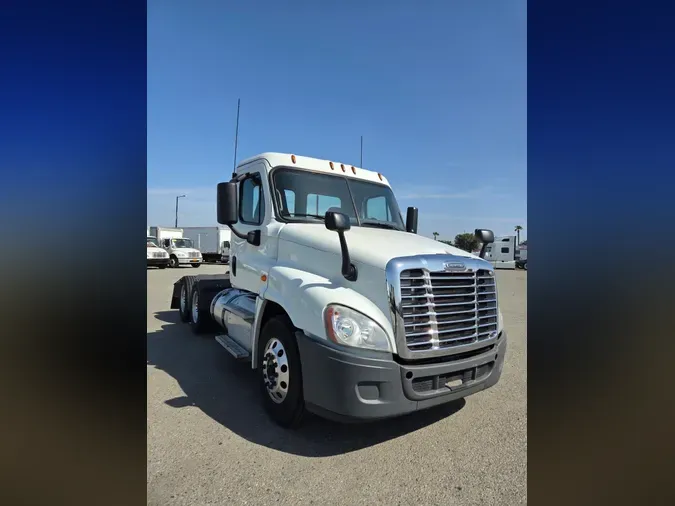 2019 FREIGHTLINER CASCADIA 125dc5a39c58595676ce62d7734d523b031