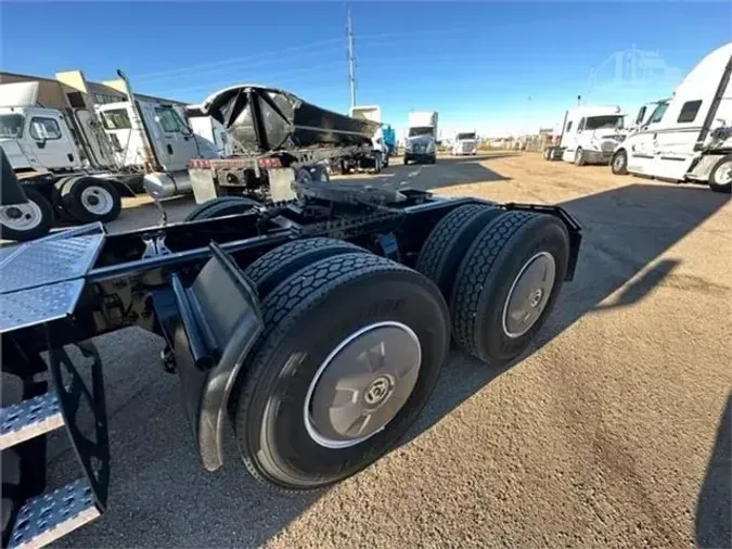 2020 FREIGHTLINER CASCADIA 126