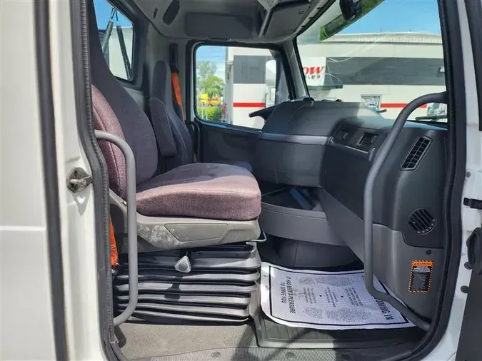 2023 VOLVO VNR64T300dc5ba7eec1f0fb34d22f59f91cf622f5
