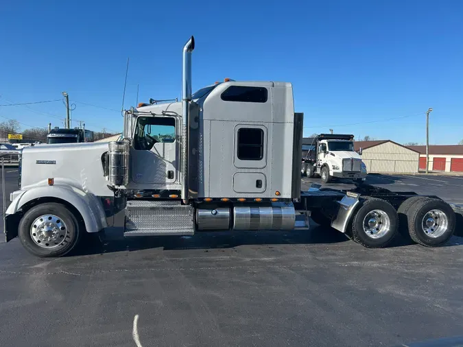 2021 Kenworth W900