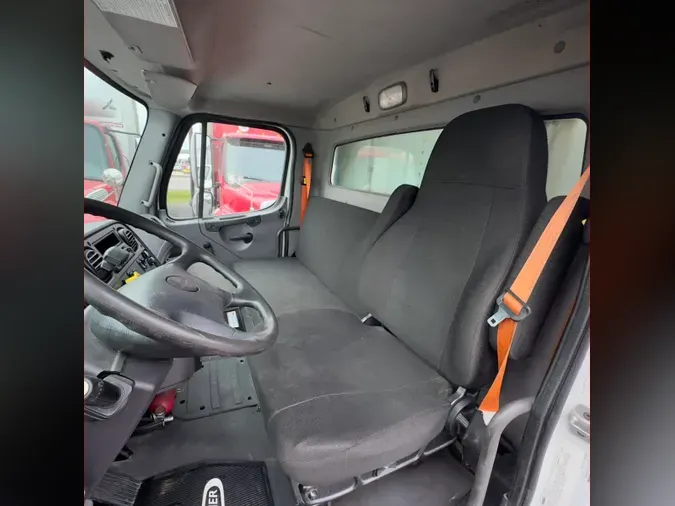 2016 FREIGHTLINER M2 106