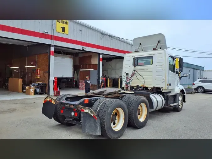 2019 VOLVO VNL64T-300dc5e520f353e110cd891f2165e76013d
