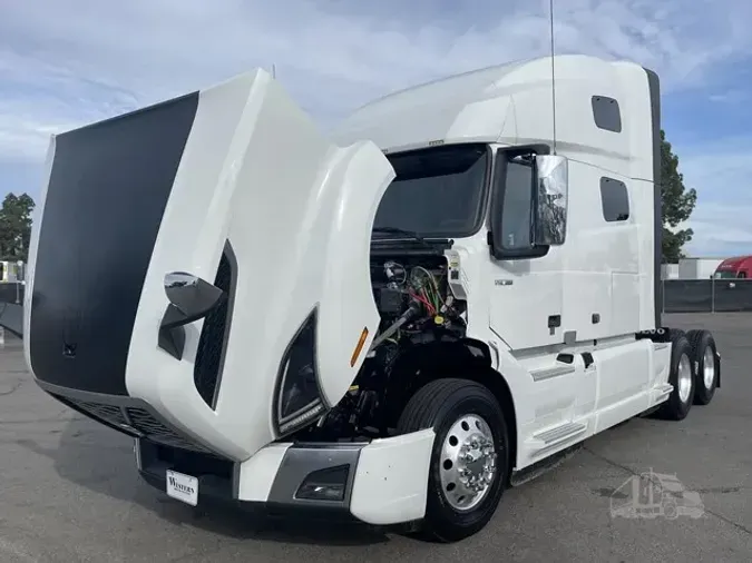 2023 VOLVO VNL64T760