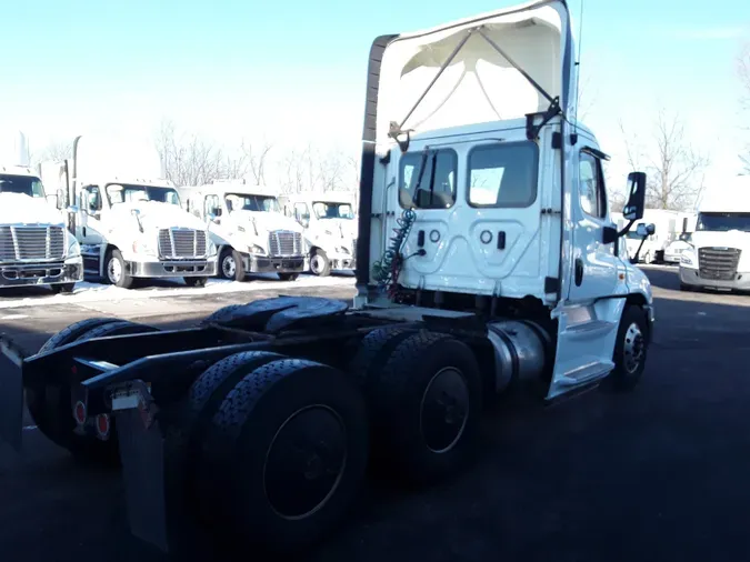 2019 FREIGHTLINER/MERCEDES CASCADIA 125