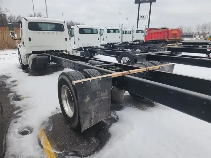 2024 Freightliner BUSINESS CLASS M2 106