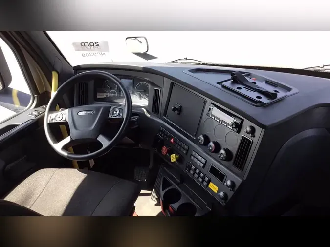 2023 Freightliner Cascadia 126dc643e1cce805bf41d9f38ff2e3ca417