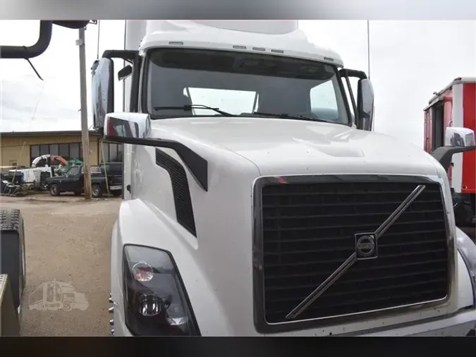 2017 VOLVO VNL64T300