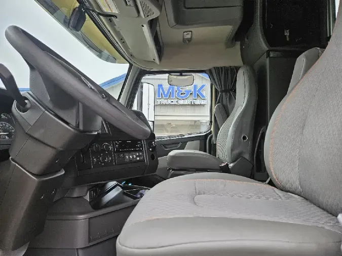 2024 VOLVO VNL64T860