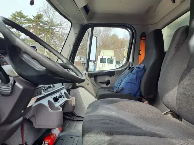 2018 FREIGHTLINER/MERCEDES M2 106