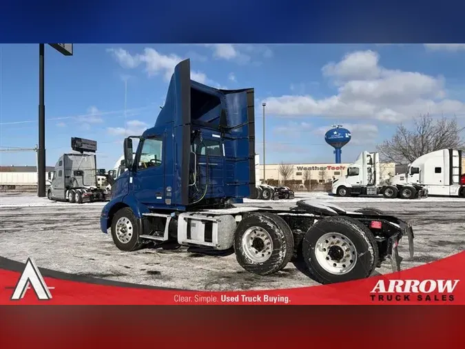 2021 VOLVO VNR300