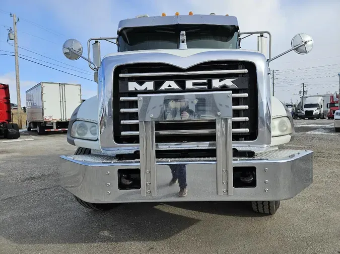 2019 MACK GU813