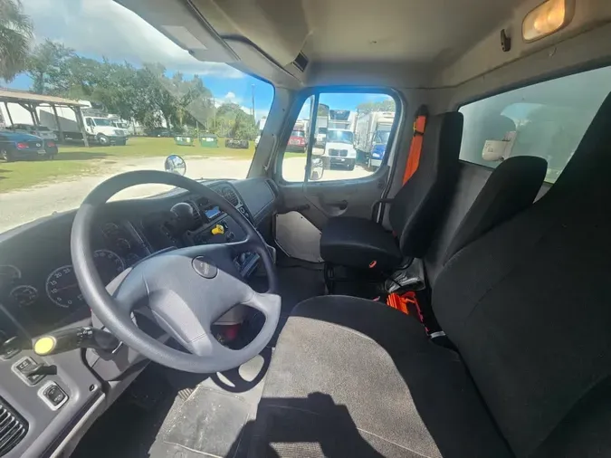 2020 FREIGHTLINER M2 106