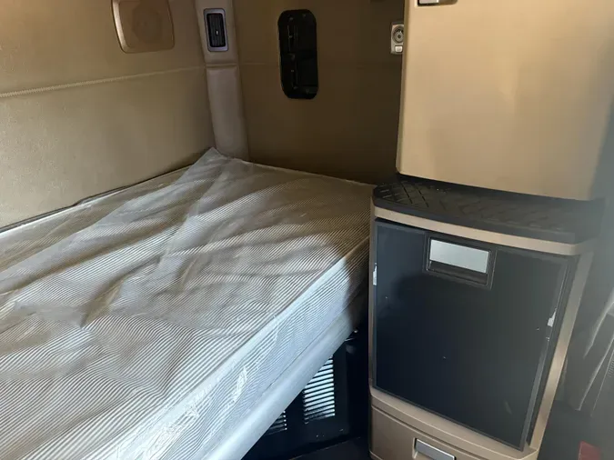 2022 Kenworth T680dc790aacfd83a41242c8482284059b79