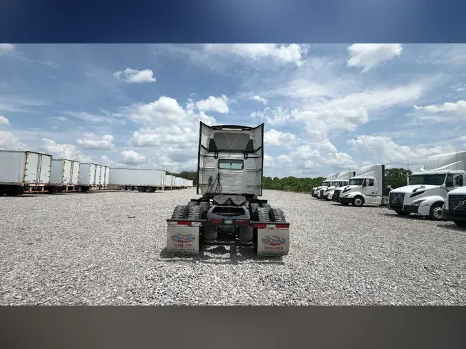 2020 Volvo VNL300
