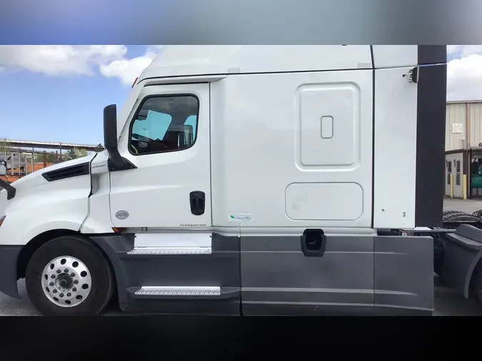 2022 Freightliner Cascadia 126