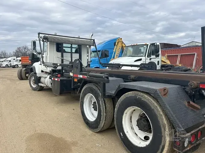 2003 MACK GRANITE CV713
