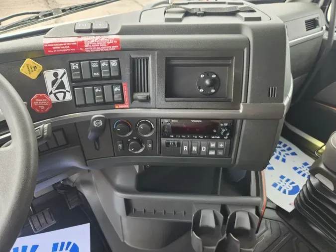 2023 VOLVO VNL64T860