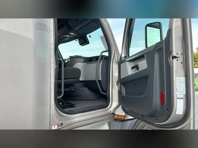 2022 Freightliner Cascadia 126