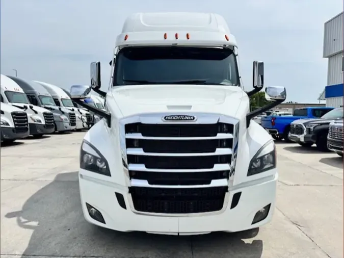 2023 Freightliner Cascadia 126