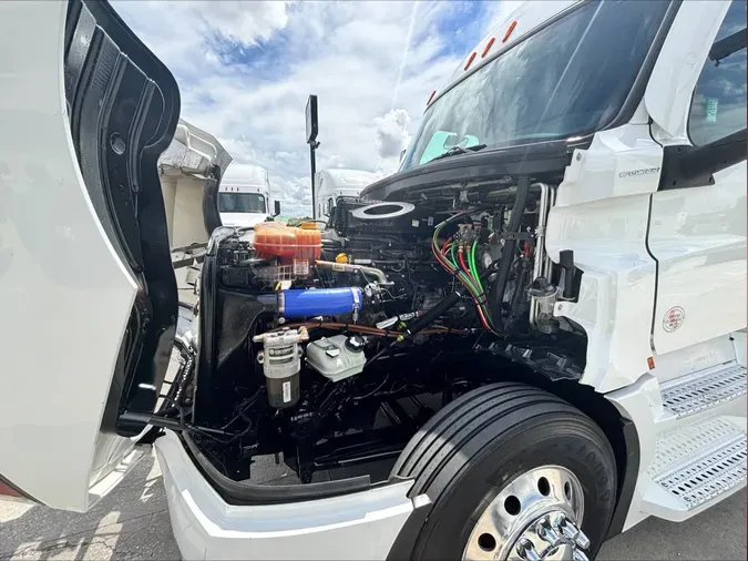2023 Freightliner Cascadia 126