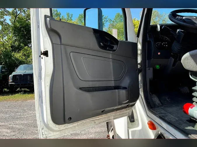 2022 INT LT625 6x4