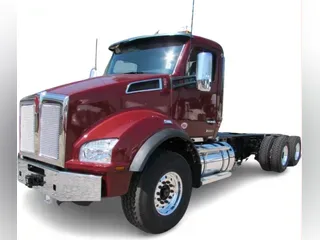 2025 Kenworth T880 Short Hood