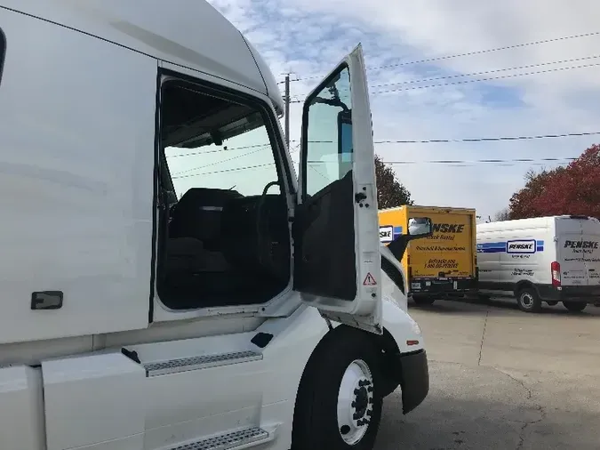 2019 Volvo VNL64760