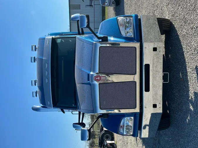 2025 Kenworth T880