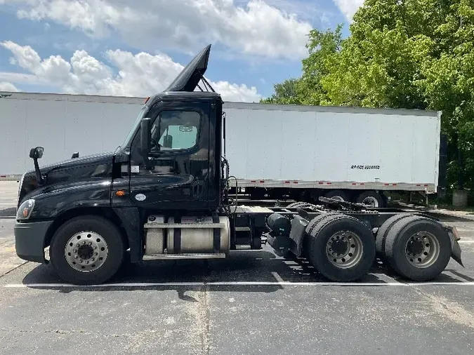 2016 Freightliner X12564ST