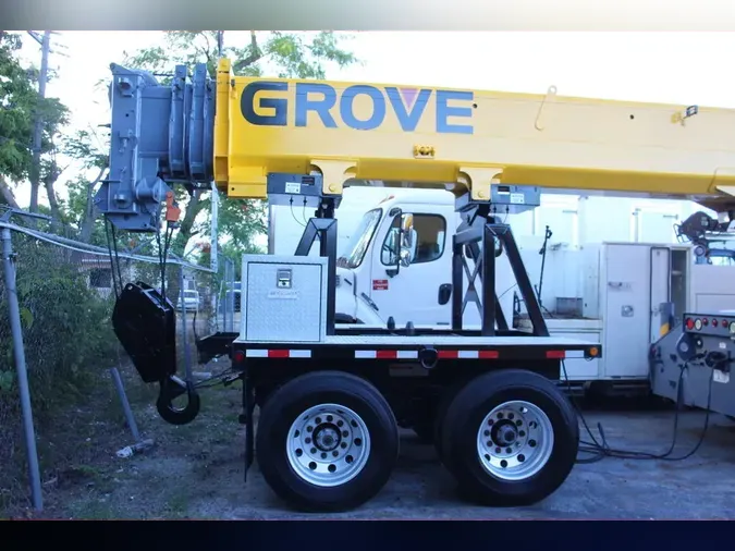 2004 Grove Cranes TMS700E