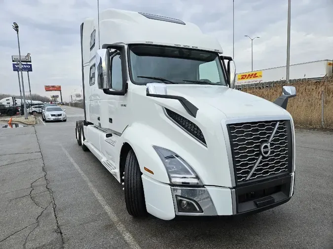 2021 VOLVO VNL64T860