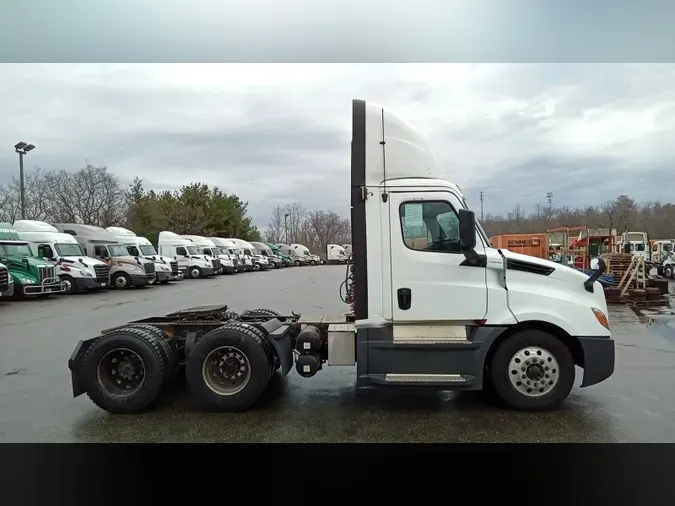 2020 Freightliner Cascadia 126