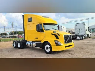 2016 VOLVO VNL670