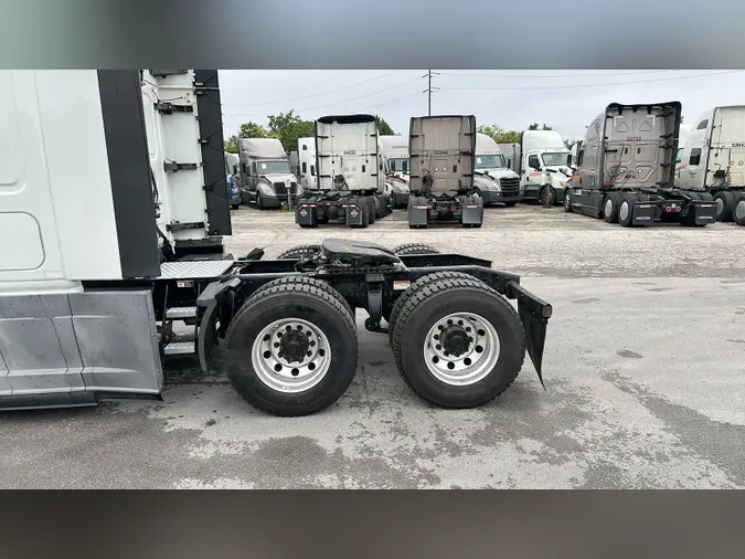 2020 Freightliner Cascadia 126