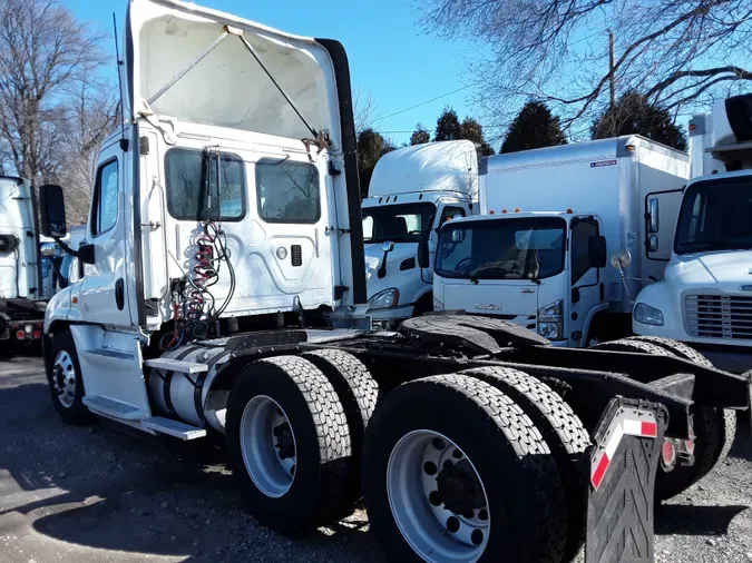 2017 FREIGHTLINER/MERCEDES CASCADIA 125