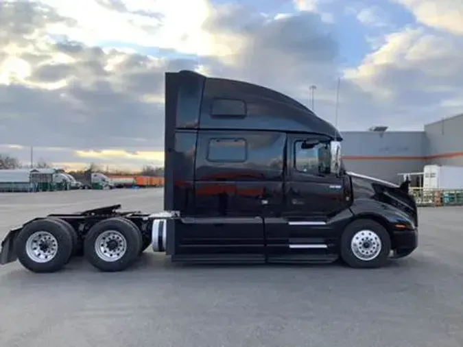 2022 Volvo VNL860