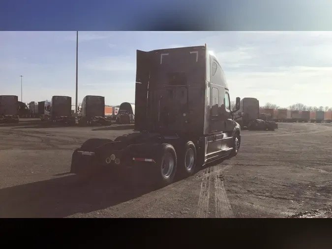 2020 Freightliner Cascadia 126