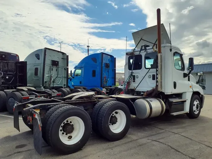 2016 FREIGHTLINER/MERCEDES CASCADIA 125