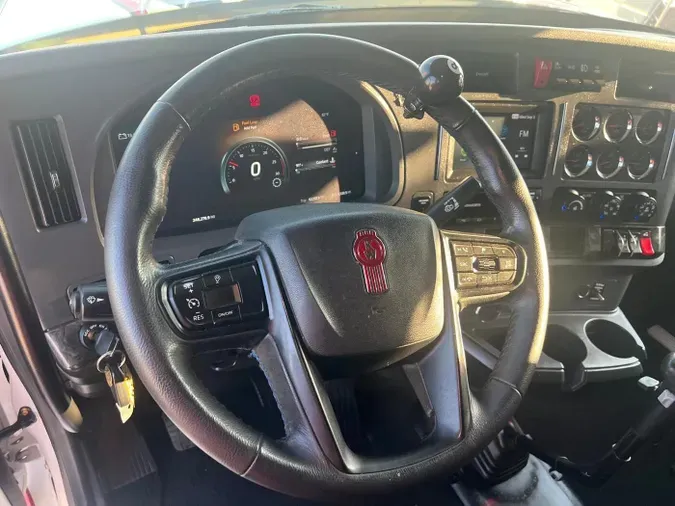 2023 Kenworth W990