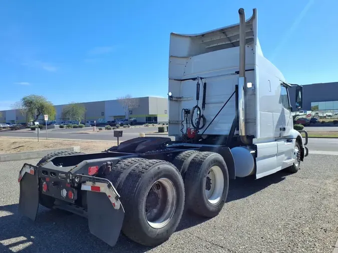 2020 VOLVO VNR64T-640