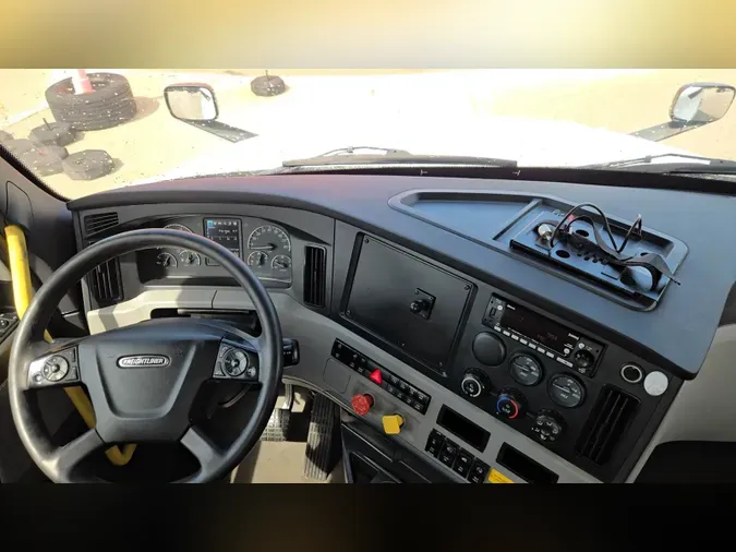 2022 Freightliner Cascadia 126