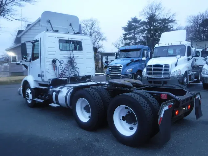 2019 VOLVO VNL