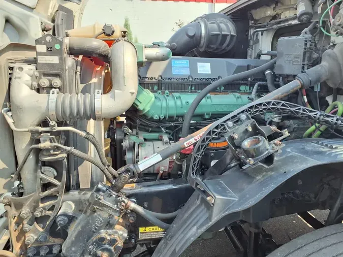 2017 VOLVO VNL64TRACTOR